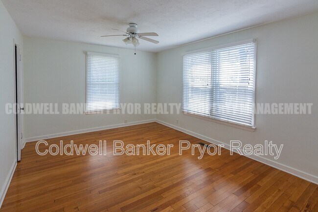 Building Photo - 323 Walsh Rd