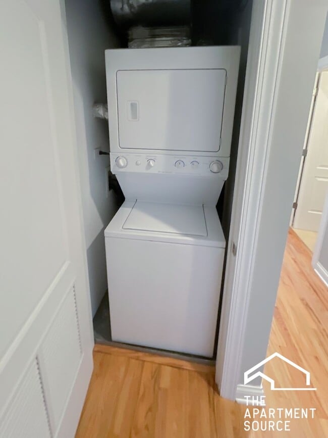 Building Photo - 1636 W Grace St