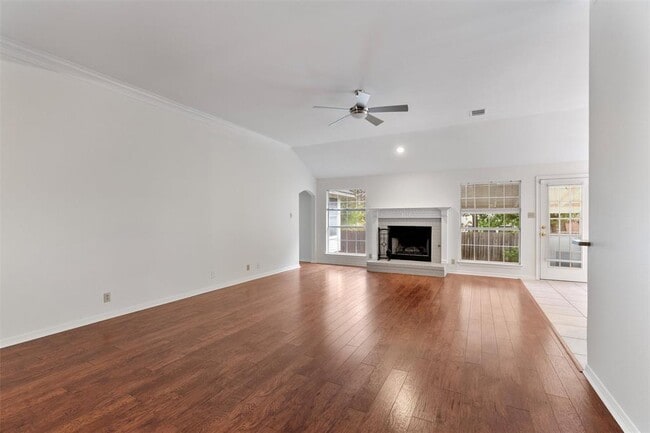 Building Photo - 7905 Henry Kinney Row