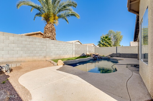 Building Photo - 8642 W Laurel Ln