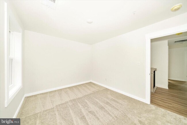 Building Photo - 801 Cedar Ave