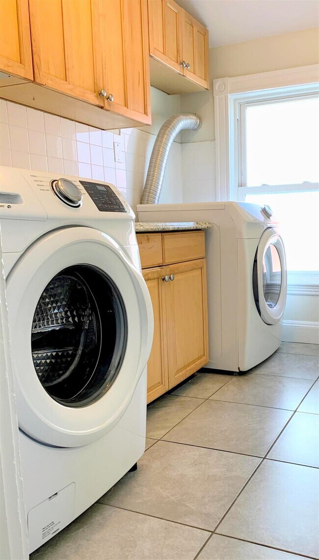 Building Photo - 98 Bristol Rd