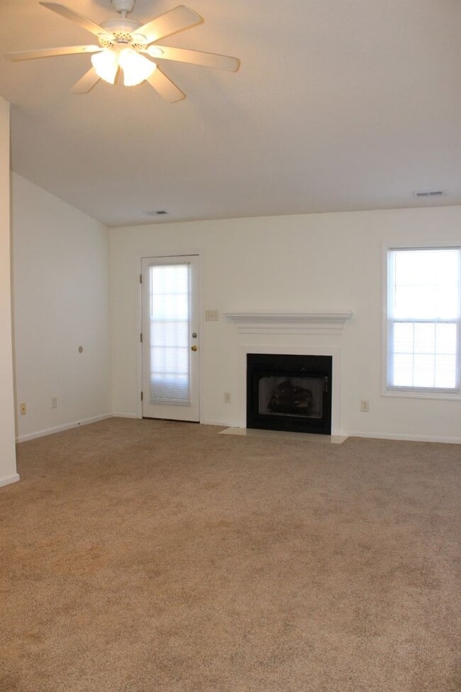 Building Photo - Charming Duplex in Havelock