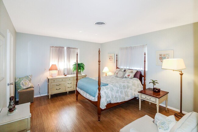 Building Photo - Venice Gardens Seasonal Home for Rent