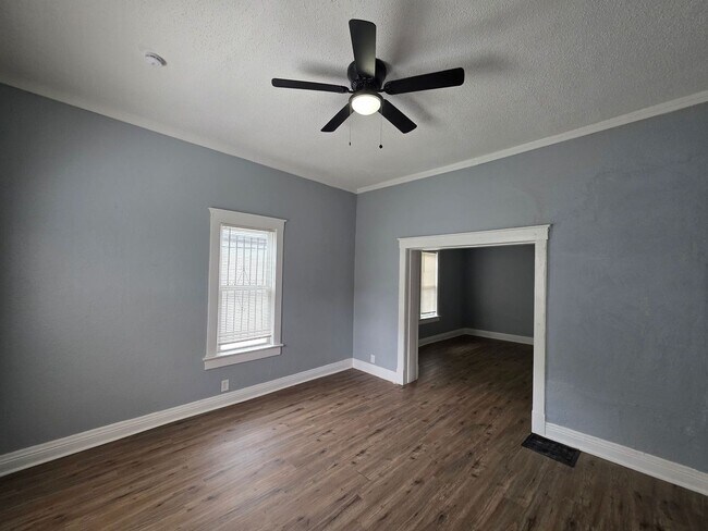 Building Photo - Comfortable 3-Bedroom Home with Private Upstairs Suite