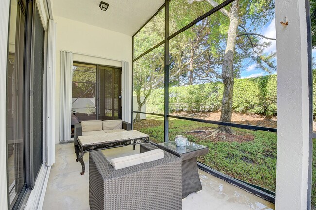 Building Photo - 10201 Lexington Lakes Blvd N