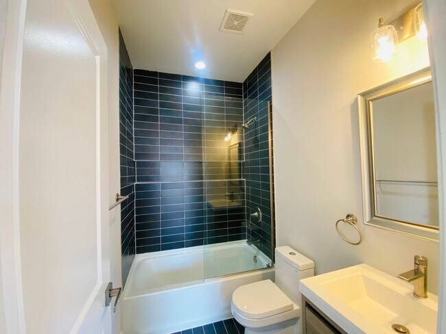 Building Photo - FOR RENT - 2BR/2.5BA Townhome