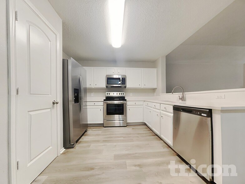 Building Photo - 4512 Merlot Dr