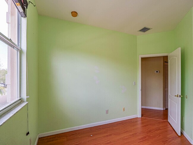 Building Photo - 5648 Spanish River Rd