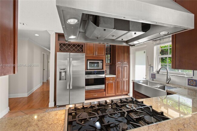 Building Photo - 1428 Medina Ave