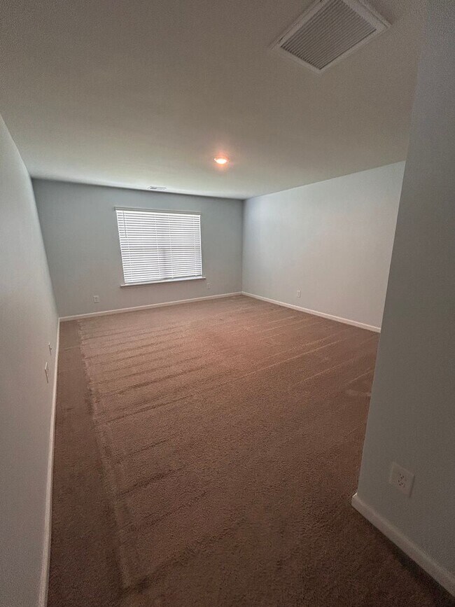 Building Photo - Spacious 3BR/2BA home in the Carnes area!