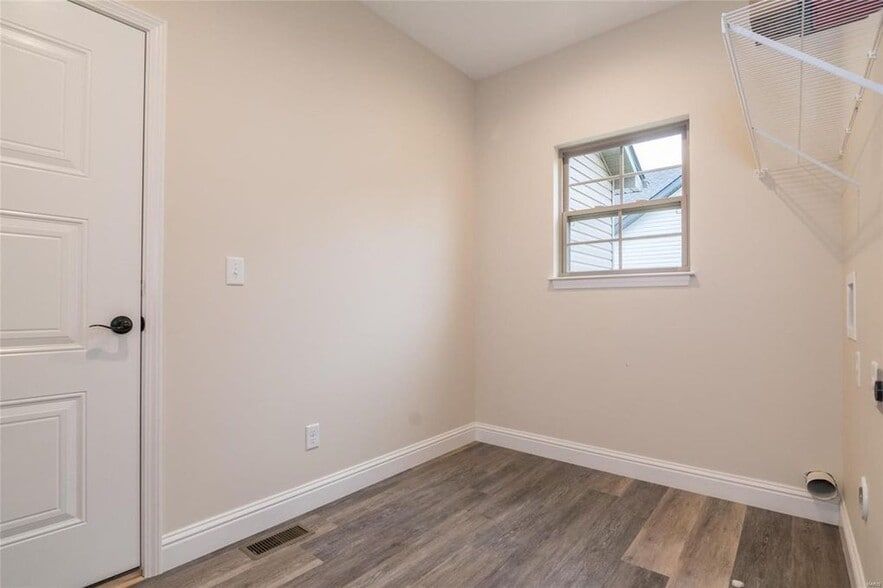 Building Photo - 200 Smola Woods Ct