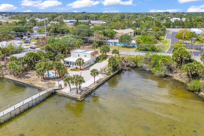 Building Photo - 2362 Pineapple Ave