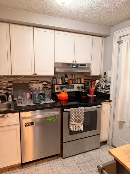 Kitchen - 211 E Main St
