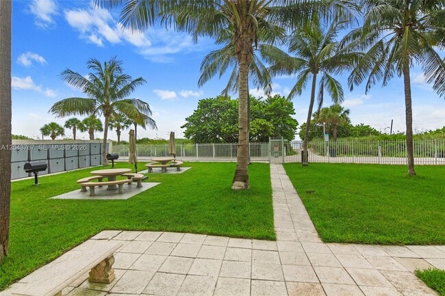 Building Photo - 6061 Collins Ave