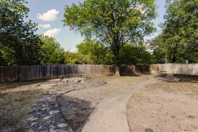 Building Photo - 14509 Crystal Ct
