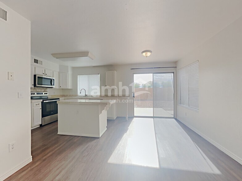 Building Photo - 7519 E Naranja Ave