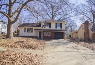 Building Photo - 8601 Oxford Ave