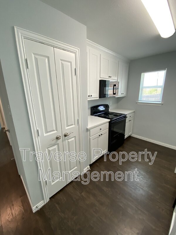 Building Photo - 108 Arrowhead St