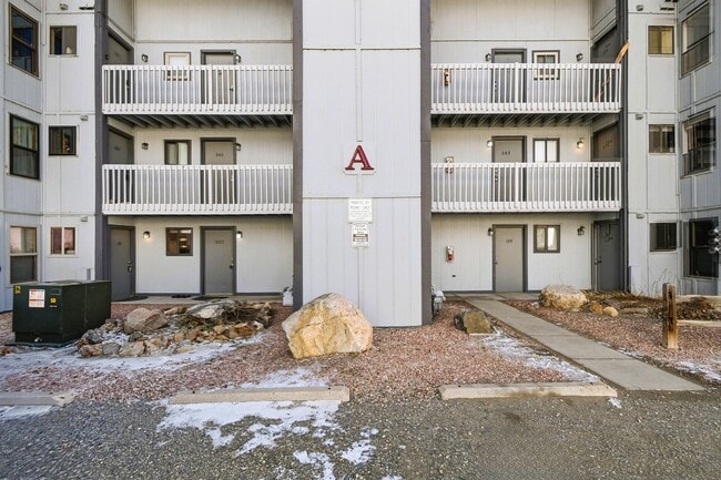 Building Photo - 1901 Clear Creek Dr