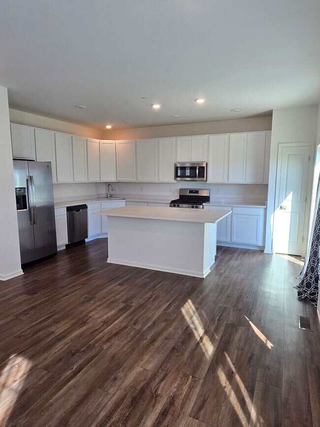 Building Photo - 1123 Hawk Hollow Dr