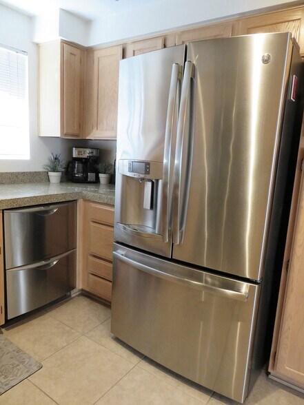 Kitchen - 11515 N 91st St