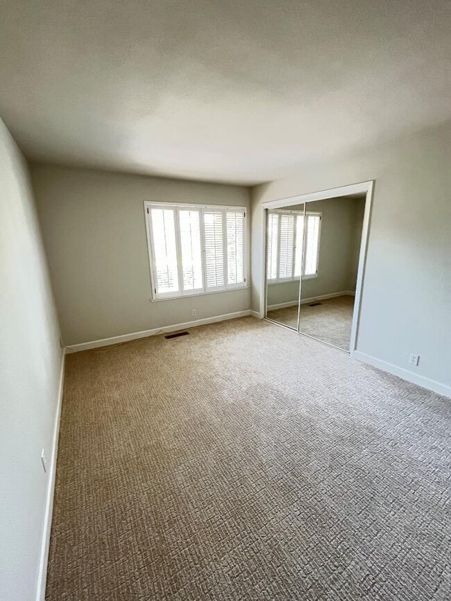 Building Photo - 2066 Touraine Ln