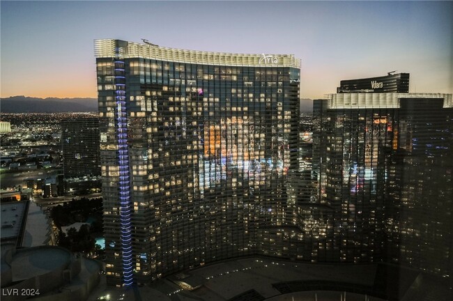 Building Photo - 3750 S Las Vegas Blvd