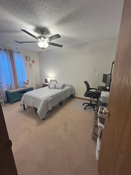 Building Photo - 1820 SW 6th St