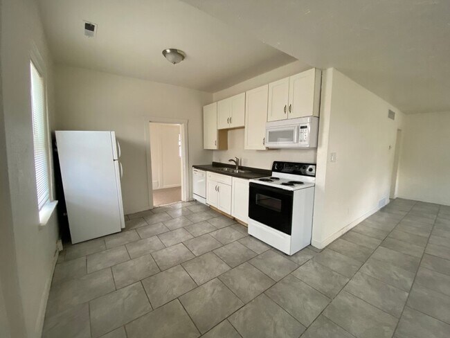 Building Photo - 856 S 900 W