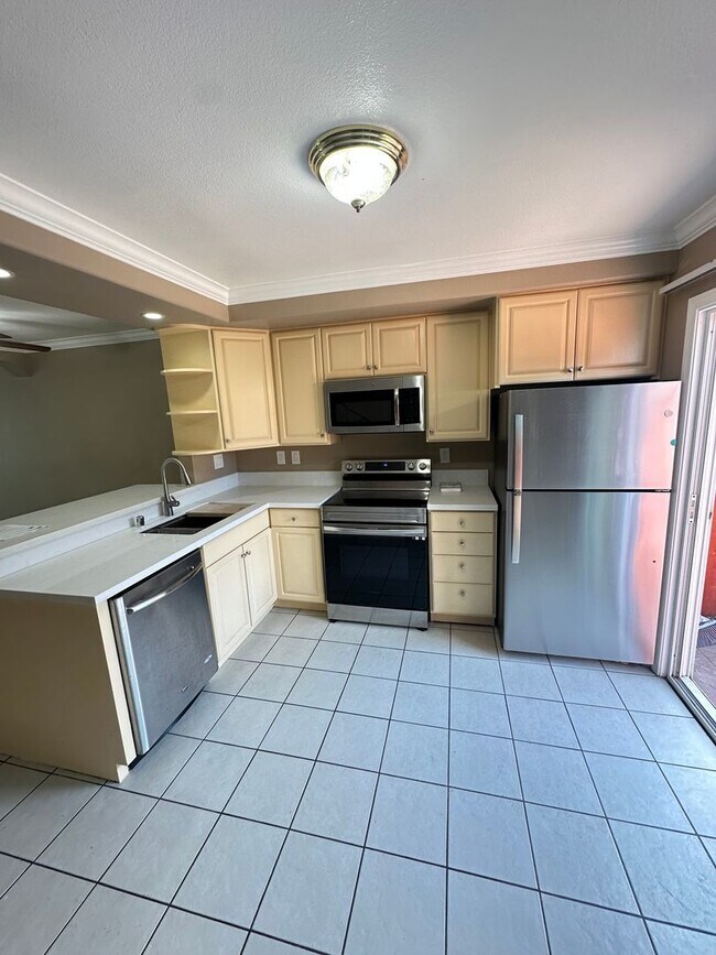Building Photo - Beautiful 2BR/1BA two story condominium of...
