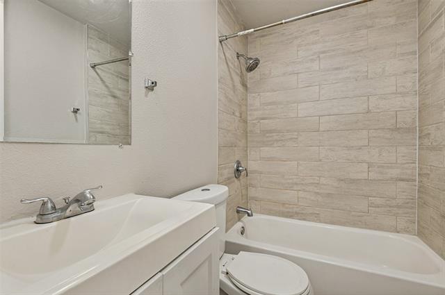 Building Photo - 3221 Ridgeview Cir