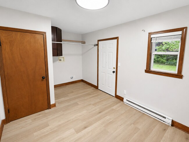 Building Photo - 303 Barder Ave