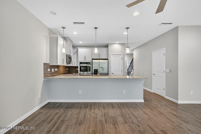 Building Photo - 64 Pindo Palm Dr