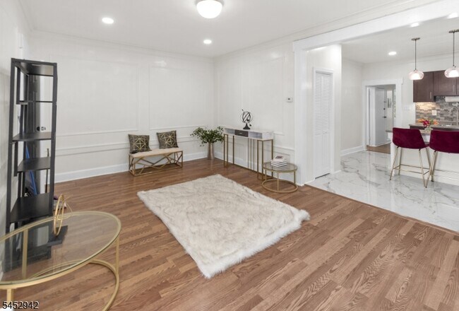 Building Photo - 151 Mapes Ave