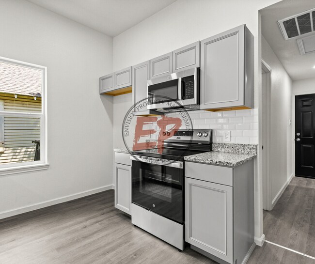 Building Photo - 1019 Elm Ave