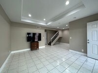 Building Photo - Charming Townhouse in South Coast Metro