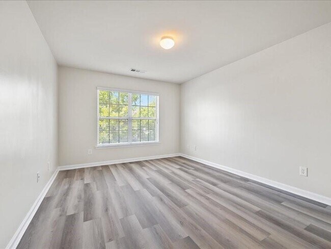Building Photo - 472 Tufton Tr
