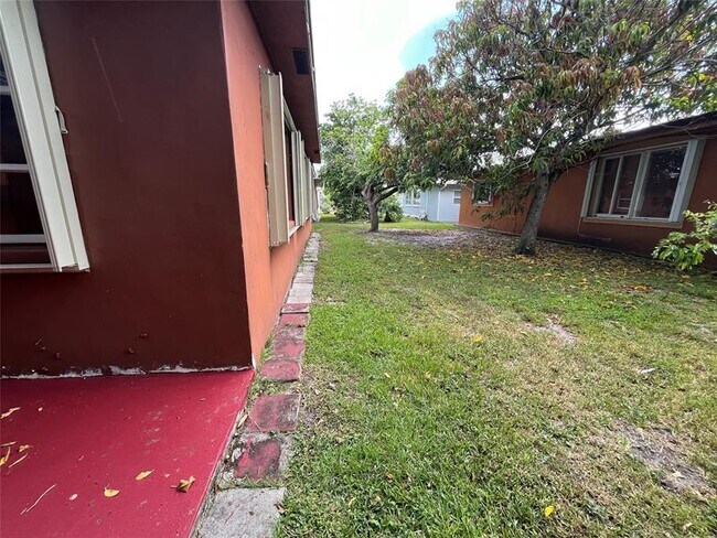 Building Photo - 6105 NW 73rd Ave