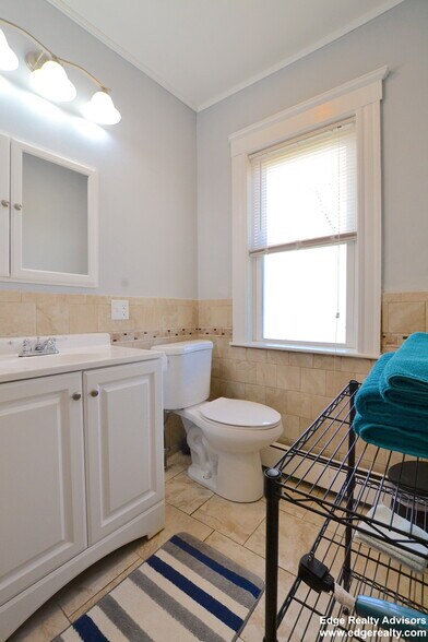 Building Photo - 68 S Crescent Circuit Cres