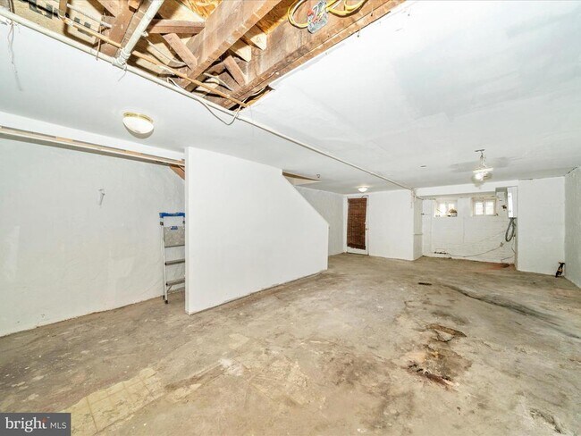 Building Photo - 60 Q St NE