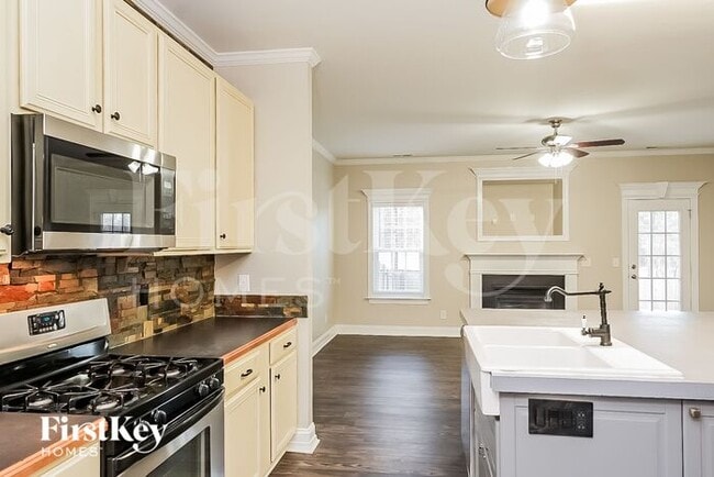 Building Photo - 649 Woodlake Park Dr