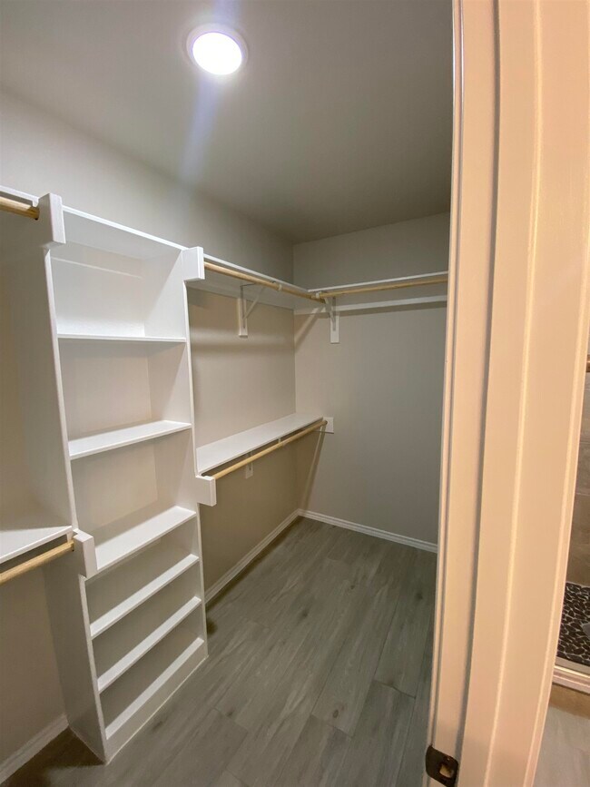 Building Photo - 9975 Rosary Ln