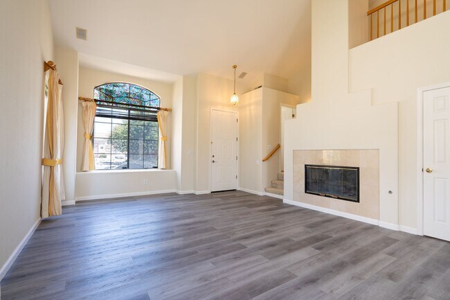 Building Photo - ***Exceptional 3BR/2.5BA Residence in Prime *** San Leandro Location
