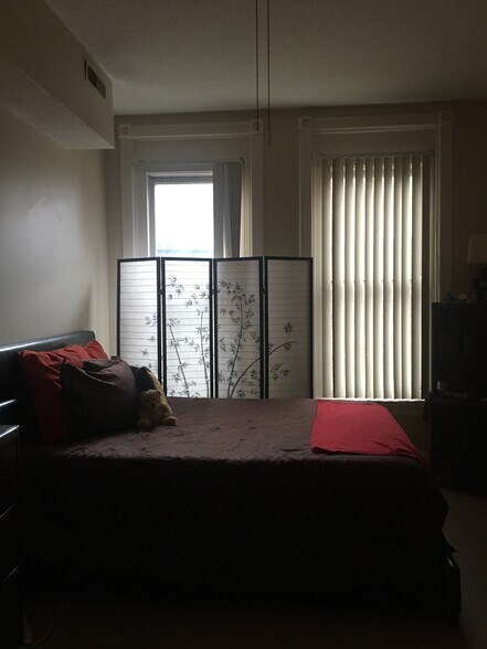 Building Photo - 423 Plum St