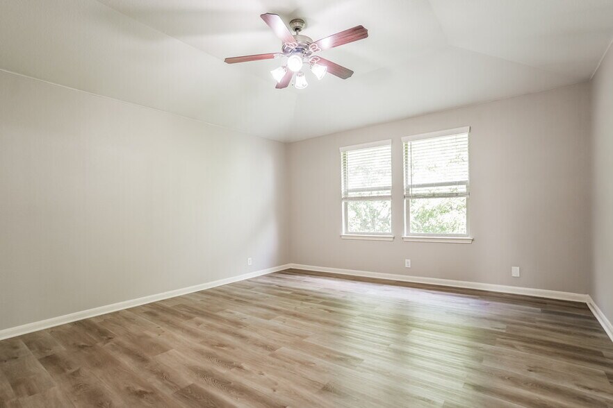 Building Photo - 1303 Sunny Meadows Loop