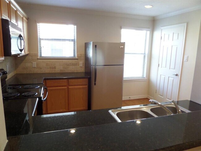 Building Photo - 3710 Sherwood Ln