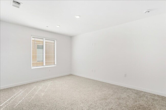Building Photo - 1052 Lost Creek Ranch Dr