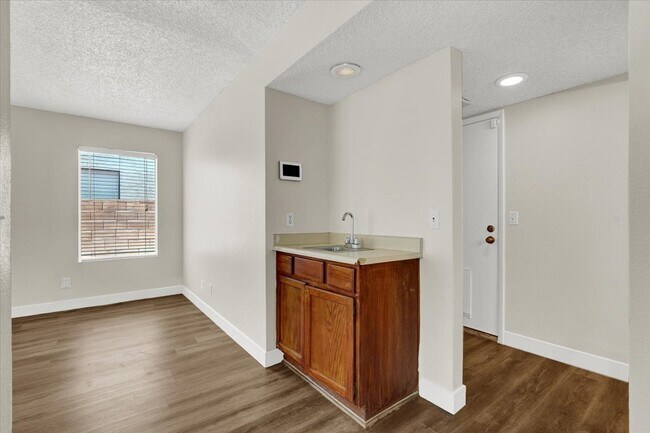 Building Photo - 8921 Beach Front Dr