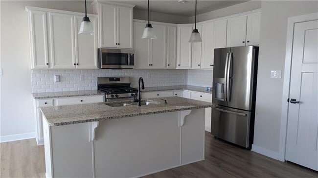 Building Photo - 170 High Pointe Dr